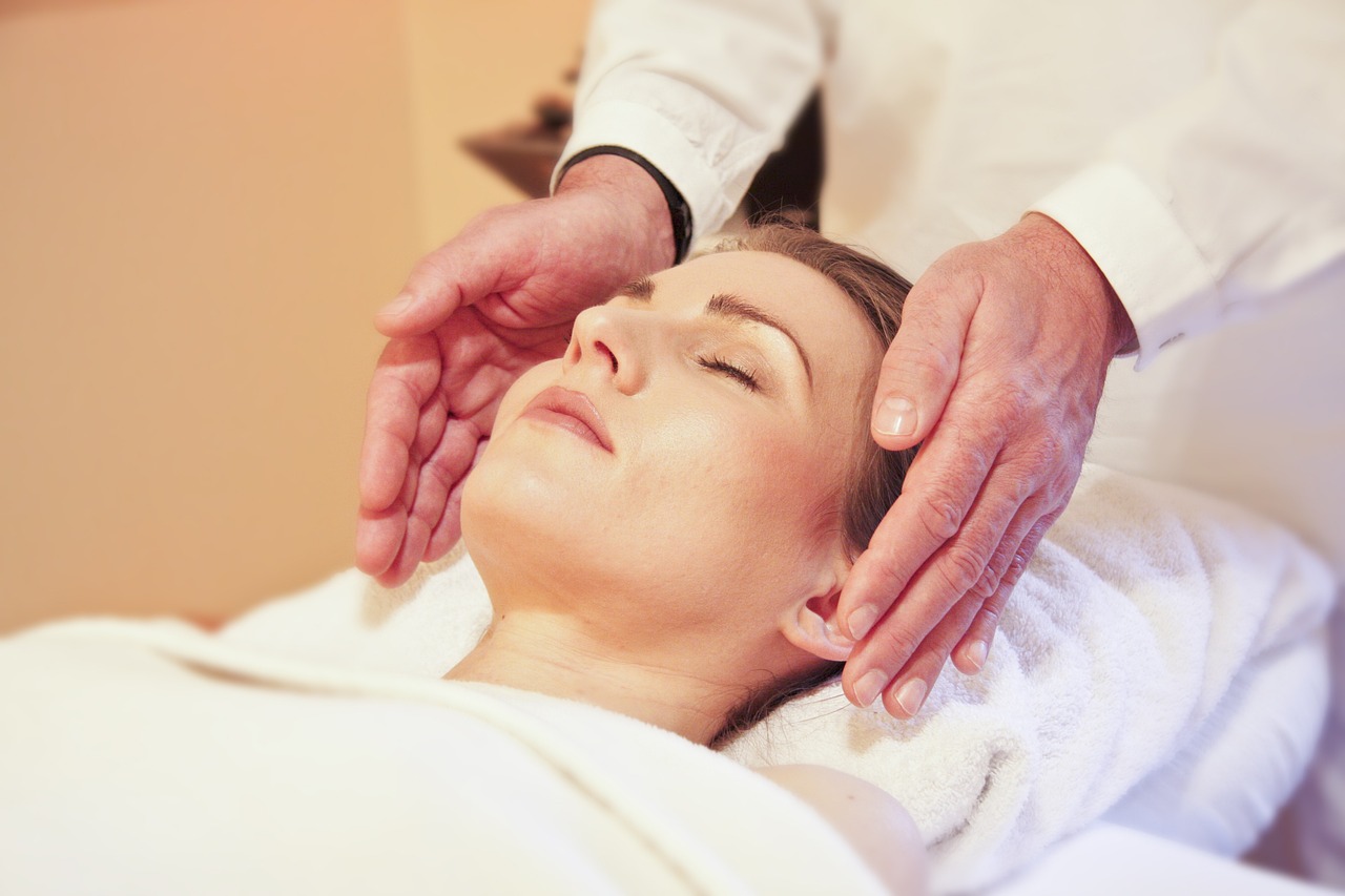 ActiveCare Physical Therapy NYC patient receiving a Reiki energy healing session to promote relaxation, stress relief, and overall wellness.
